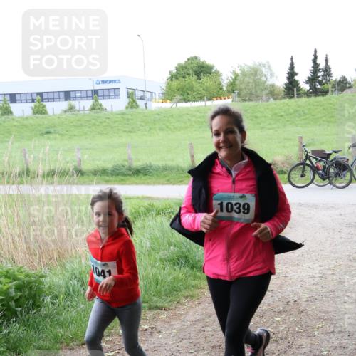 04.05.2025 - 8. Wedeler Halbmarathon Lena Gebhardt http://msf.ph/oto/7833079 04.05.2025 11:21:12 Laufen 041, 1039 meine-sportfotos.de