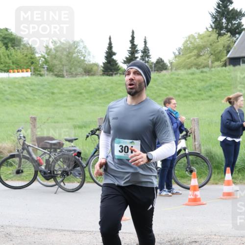 04.05.2025 - 8. Wedeler Halbmarathon Lena Gebhardt http://msf.ph/oto/7833111 04.05.2025 11:21:18 Laufen 30 meine-sportfotos.de