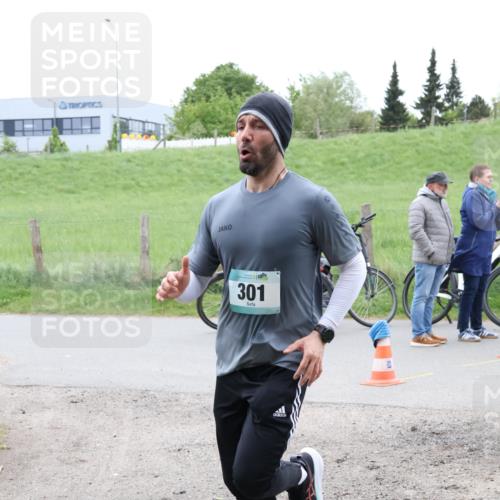 04.05.2025 - 8. Wedeler Halbmarathon Lena Gebhardt http://msf.ph/oto/7833114 04.05.2025 11:21:18 Laufen 301 meine-sportfotos.de