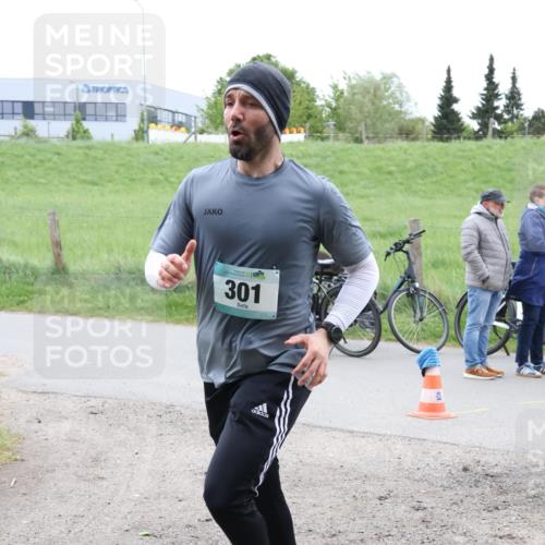 04.05.2025 - 8. Wedeler Halbmarathon Lena Gebhardt http://msf.ph/oto/7833119 04.05.2025 11:21:18 Laufen 56, 301 meine-sportfotos.de