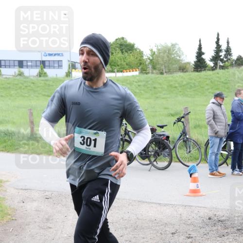 04.05.2025 - 8. Wedeler Halbmarathon Lena Gebhardt http://msf.ph/oto/7833122 04.05.2025 11:21:19 Laufen 301 meine-sportfotos.de