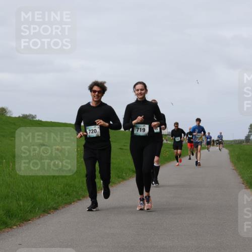 04.05.2025 - 8. Wedeler Halbmarathon Yannick Fuchs http://msf.ph/oto/7833126 04.05.2025 11:42:06 Laufen 720, 719 meine-sportfotos.de