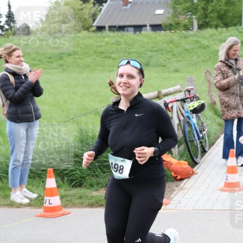 04.05.2025 - 8. Wedeler Halbmarathon Lena Gebhardt http://msf.ph/oto/7833131 04.05.2025 11:21:24 Laufen 20, 98 meine-sportfotos.de
