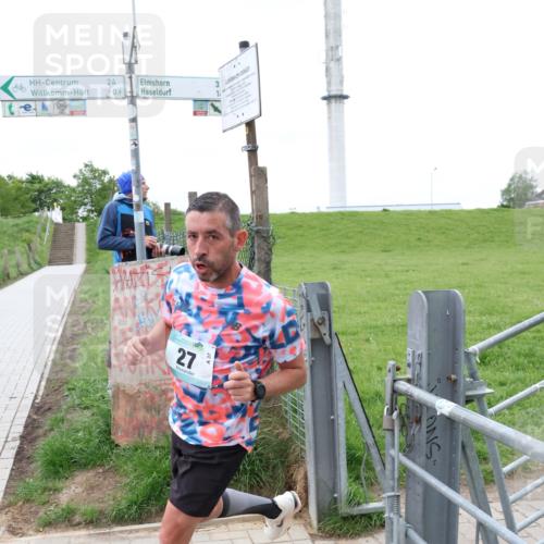 04.05.2025 - 8. Wedeler Halbmarathon Lena Gebhardt http://msf.ph/oto/7833148 04.05.2025 11:21:31 Laufen 24, 0, 9, 3, 1, 27 meine-sportfotos.de
