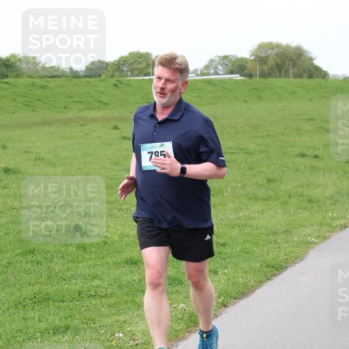 04.05.2025 - 8. Wedeler Halbmarathon Lena Gebhardt http://msf.ph/oto/7833181 04.05.2025 11:21:41 Laufen 795 meine-sportfotos.de