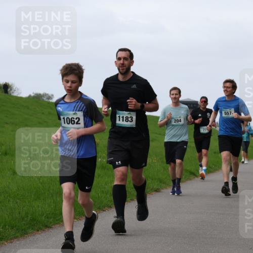 04.05.2025 - 8. Wedeler Halbmarathon Yannick Fuchs http://msf.ph/oto/7833186 04.05.2025 11:21:41 Laufen 1062, 1183, 204, 77, 557 meine-sportfotos.de