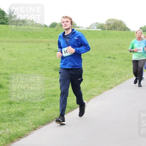 04.05.2025 - 8. Wedeler Halbmarathon Lena Gebhardt http://msf.ph/oto/7833193 04.05.2025 11:21:45 Laufen 51, 878, 916 meine-sportfotos.de