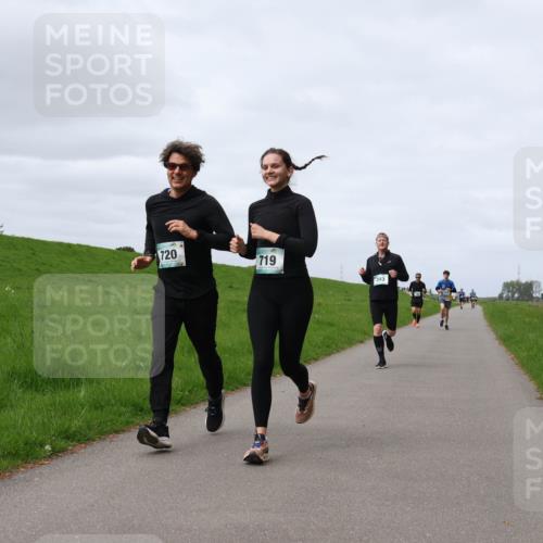 04.05.2025 - 8. Wedeler Halbmarathon Yannick Fuchs http://msf.ph/oto/7833202 04.05.2025 11:42:09 Laufen 720, 719 meine-sportfotos.de