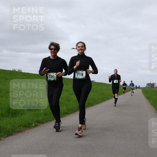 04.05.2025 - 8. Wedeler Halbmarathon Yannick Fuchs http://msf.ph/oto/7833213 04.05.2025 11:42:09 Laufen 719, 720 meine-sportfotos.de
