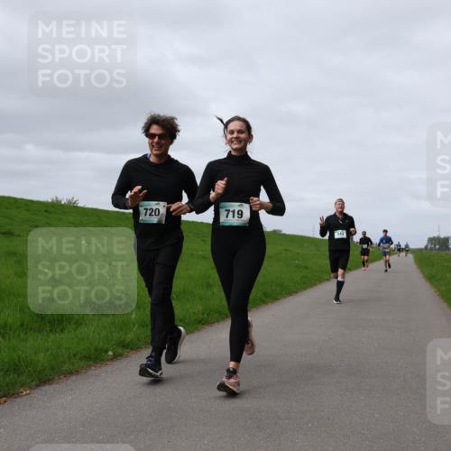 04.05.2025 - 8. Wedeler Halbmarathon Yannick Fuchs http://msf.ph/oto/7833214 04.05.2025 11:42:09 Laufen 720, 719 meine-sportfotos.de