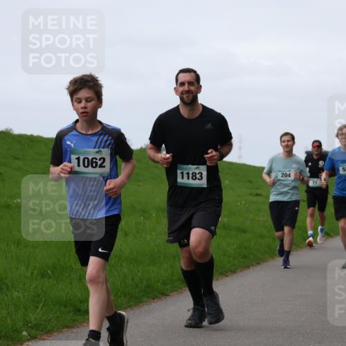 04.05.2025 - 8. Wedeler Halbmarathon Yannick Fuchs http://msf.ph/oto/7833220 04.05.2025 11:21:42 Laufen 1062, 1183, 204, 77, 557 meine-sportfotos.de