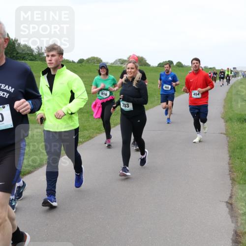 04.05.2025 - 8. Wedeler Halbmarathon Lena Gebhardt http://msf.ph/oto/7833222 04.05.2025 11:21:48 Laufen 700, 916, 703, 860, 454 meine-sportfotos.de