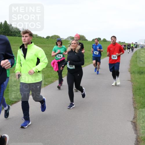 04.05.2025 - 8. Wedeler Halbmarathon Lena Gebhardt http://msf.ph/oto/7833225 04.05.2025 11:21:49 Laufen 700, 916, 703, 860, 454 meine-sportfotos.de