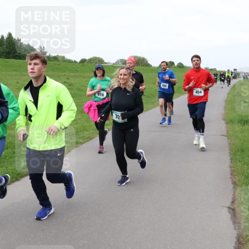 04.05.2025 - 8. Wedeler Halbmarathon Lena Gebhardt http://msf.ph/oto/7833231 04.05.2025 11:21:49 Laufen 700, 916, 70, 860, 454 meine-sportfotos.de