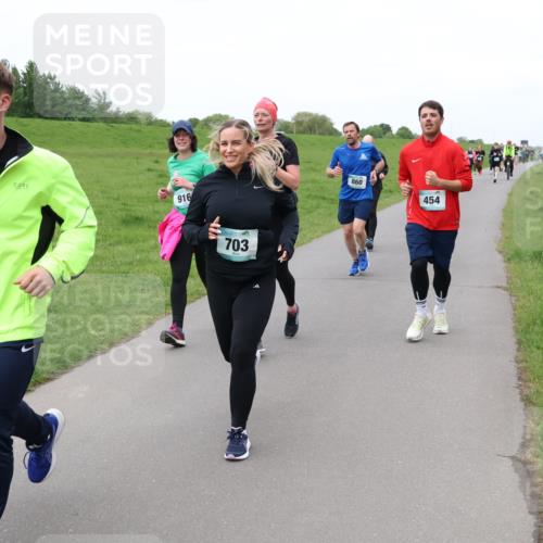 04.05.2025 - 8. Wedeler Halbmarathon Lena Gebhardt http://msf.ph/oto/7833238 04.05.2025 11:21:49 Laufen 916, 703, 860, 454 meine-sportfotos.de