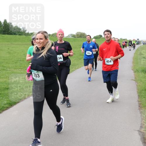 04.05.2025 - 8. Wedeler Halbmarathon Lena Gebhardt http://msf.ph/oto/7833242 04.05.2025 11:21:49 Laufen 703, 34, 860, 454 meine-sportfotos.de