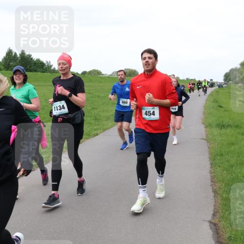 04.05.2025 - 8. Wedeler Halbmarathon Lena Gebhardt http://msf.ph/oto/7833252 04.05.2025 11:21:50 Laufen 703, 1134, 860, 454, 969 meine-sportfotos.de