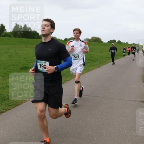 04.05.2025 - 8. Wedeler Halbmarathon Lena Gebhardt http://msf.ph/oto/7833267 04.05.2025 11:21:53 Laufen 79, 575 meine-sportfotos.de