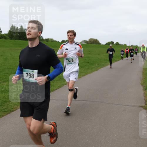 04.05.2025 - 8. Wedeler Halbmarathon Lena Gebhardt http://msf.ph/oto/7833270 04.05.2025 11:21:53 Laufen 798, 575 meine-sportfotos.de