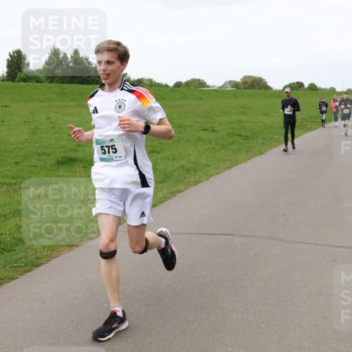 04.05.2025 - 8. Wedeler Halbmarathon Lena Gebhardt http://msf.ph/oto/7833282 04.05.2025 11:21:53 Laufen 575, 128 meine-sportfotos.de