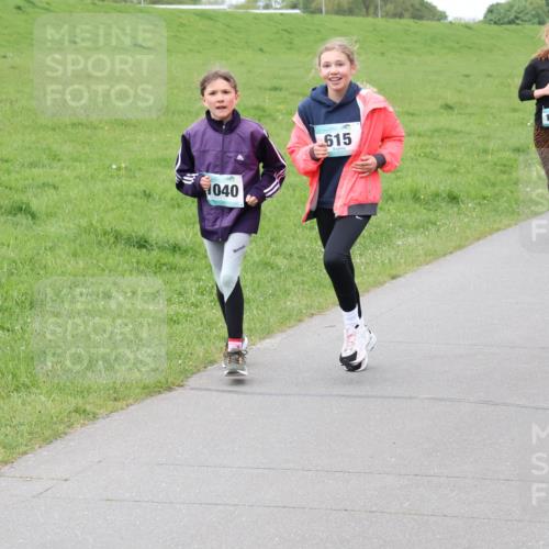 04.05.2025 - 8. Wedeler Halbmarathon Lena Gebhardt http://msf.ph/oto/7833300 04.05.2025 11:21:58 Laufen 1040, 615, 1089, 121, 99 meine-sportfotos.de