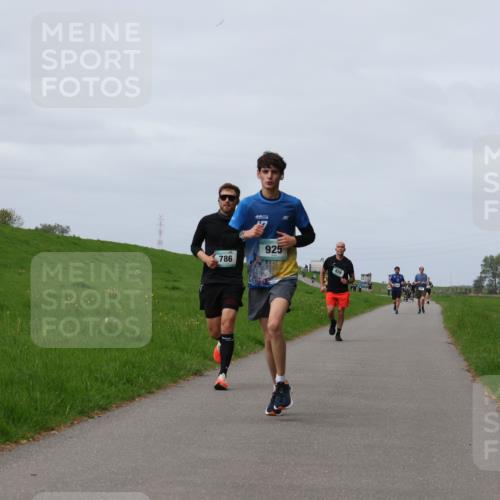 04.05.2025 - 8. Wedeler Halbmarathon Yannick Fuchs http://msf.ph/oto/7833303 04.05.2025 11:42:13 Laufen 786, 925 meine-sportfotos.de