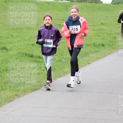 04.05.2025 - 8. Wedeler Halbmarathon Lena Gebhardt http://msf.ph/oto/7833306 04.05.2025 11:21:58 Laufen 040, 1215, 15, 1089 meine-sportfotos.de