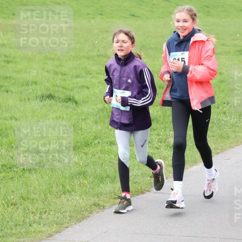 04.05.2025 - 8. Wedeler Halbmarathon Lena Gebhardt http://msf.ph/oto/7833311 04.05.2025 11:21:58 Laufen 15 meine-sportfotos.de
