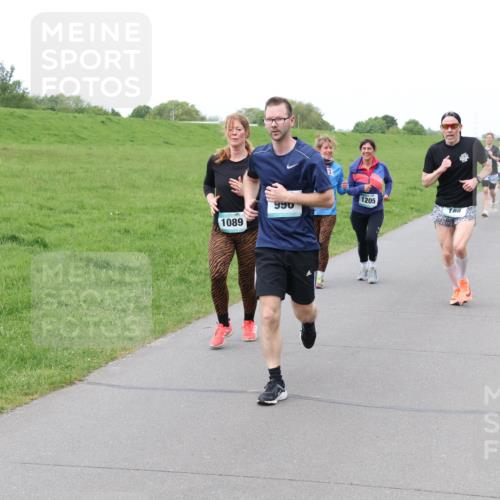 04.05.2025 - 8. Wedeler Halbmarathon Lena Gebhardt http://msf.ph/oto/7833331 04.05.2025 11:22:00 Laufen 1089, 990, 1205, 188 meine-sportfotos.de