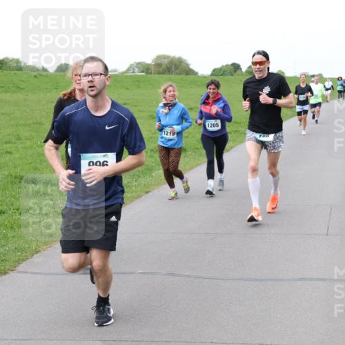 04.05.2025 - 8. Wedeler Halbmarathon Lena Gebhardt http://msf.ph/oto/7833344 04.05.2025 11:22:01 Laufen 006, 1219, 1205, 108, 1130 meine-sportfotos.de