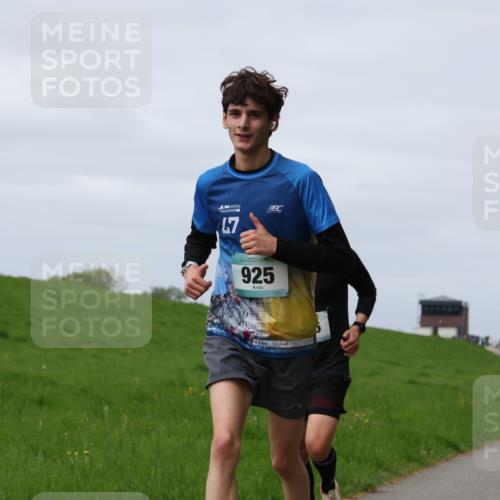 04.05.2025 - 8. Wedeler Halbmarathon Yannick Fuchs http://msf.ph/oto/7833345 04.05.2025 11:42:14 Laufen 47, 925, 025, 429 meine-sportfotos.de