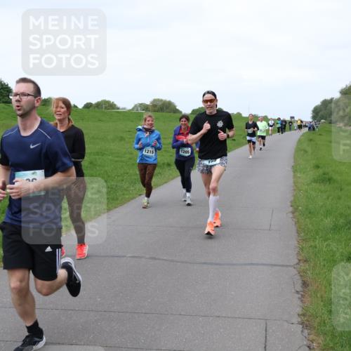 04.05.2025 - 8. Wedeler Halbmarathon Lena Gebhardt http://msf.ph/oto/7833347 04.05.2025 11:22:01 Laufen 1215, 1205 meine-sportfotos.de