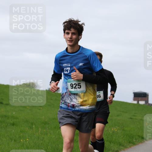 04.05.2025 - 8. Wedeler Halbmarathon Yannick Fuchs http://msf.ph/oto/7833349 04.05.2025 11:42:14 Laufen 47, 925, 86, 429 meine-sportfotos.de