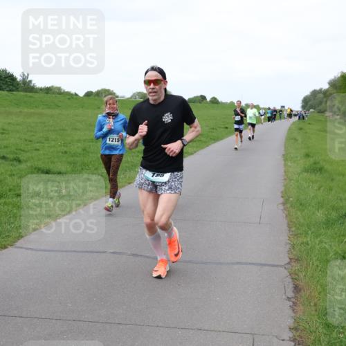 04.05.2025 - 8. Wedeler Halbmarathon Lena Gebhardt http://msf.ph/oto/7833354 04.05.2025 11:22:02 Laufen 1089, 1215, 188 meine-sportfotos.de