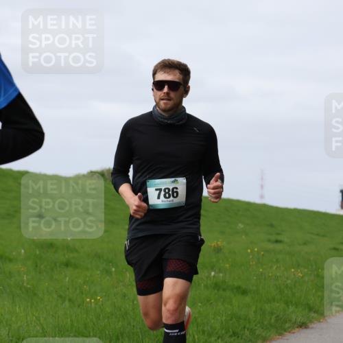 04.05.2025 - 8. Wedeler Halbmarathon Yannick Fuchs http://msf.ph/oto/7833361 04.05.2025 11:42:15 Laufen 25, 786, 429 meine-sportfotos.de