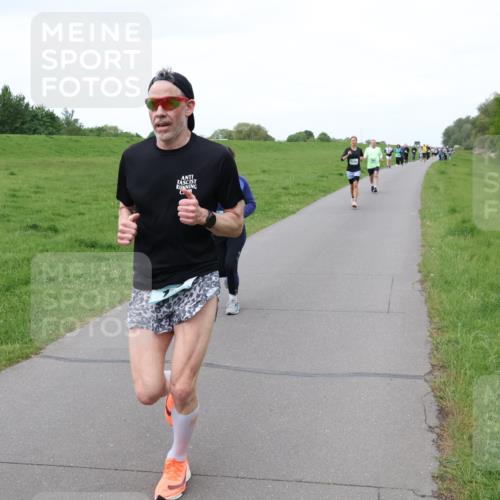 04.05.2025 - 8. Wedeler Halbmarathon Lena Gebhardt http://msf.ph/oto/7833362 04.05.2025 11:22:02 Laufen  meine-sportfotos.de