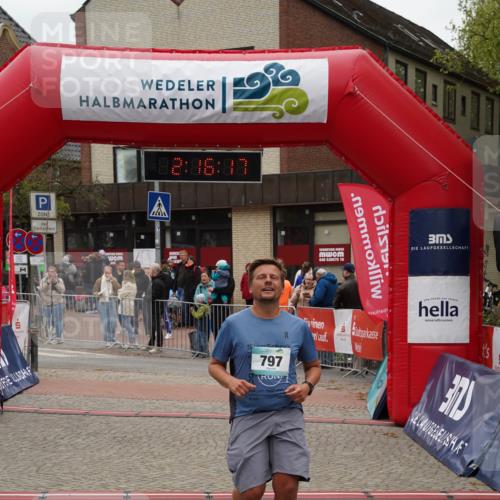 04.05.2025 - 8. Wedeler Halbmarathon Felixshl http://msf.ph/oto/7833369 04.05.2025 12:16:15 Ziel 797 meine-sportfotos.de