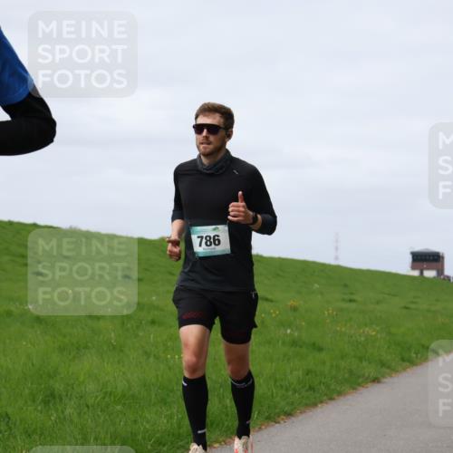 04.05.2025 - 8. Wedeler Halbmarathon Yannick Fuchs http://msf.ph/oto/7833371 04.05.2025 11:42:15 Laufen 925, 786 meine-sportfotos.de