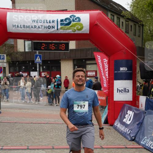 04.05.2025 - 8. Wedeler Halbmarathon Felixshl http://msf.ph/oto/7833405 04.05.2025 12:16:16 Ziel 797 meine-sportfotos.de