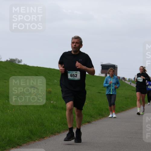 04.05.2025 - 8. Wedeler Halbmarathon Yannick Fuchs http://msf.ph/oto/7833431 04.05.2025 11:21:49 Laufen 652, 513 meine-sportfotos.de