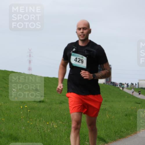 04.05.2025 - 8. Wedeler Halbmarathon Yannick Fuchs http://msf.ph/oto/7833435 04.05.2025 11:42:19 Laufen 429 meine-sportfotos.de