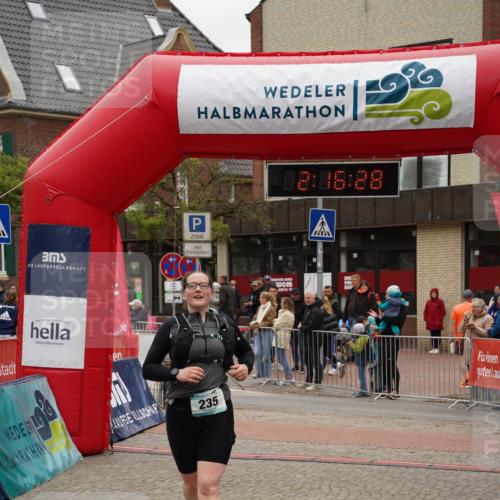 04.05.2025 - 8. Wedeler Halbmarathon Felixshl http://msf.ph/oto/7833457 04.05.2025 12:16:26 Ziel 235 meine-sportfotos.de