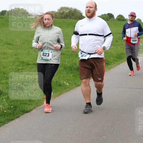 04.05.2025 - 8. Wedeler Halbmarathon Lena Gebhardt http://msf.ph/oto/7833478 04.05.2025 11:22:27 Laufen 823, 22, 1090, 1117, 1108 meine-sportfotos.de