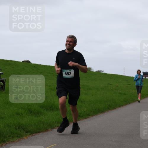 04.05.2025 - 8. Wedeler Halbmarathon Yannick Fuchs http://msf.ph/oto/7833494 04.05.2025 11:21:51 Laufen 652 meine-sportfotos.de