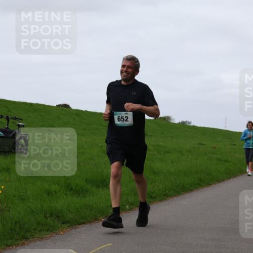 04.05.2025 - 8. Wedeler Halbmarathon Yannick Fuchs http://msf.ph/oto/7833498 04.05.2025 11:21:51 Laufen 652, 513 meine-sportfotos.de