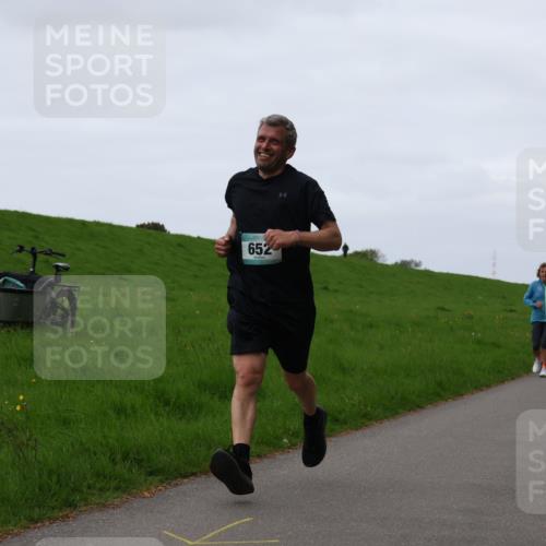 04.05.2025 - 8. Wedeler Halbmarathon Yannick Fuchs http://msf.ph/oto/7833501 04.05.2025 11:21:51 Laufen 652 meine-sportfotos.de