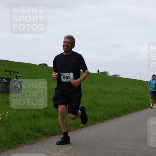 04.05.2025 - 8. Wedeler Halbmarathon Yannick Fuchs http://msf.ph/oto/7833508 04.05.2025 11:21:51 Laufen 652 meine-sportfotos.de