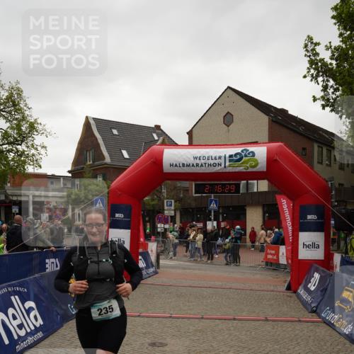 04.05.2025 - 8. Wedeler Halbmarathon Felixshl http://msf.ph/oto/7833515 04.05.2025 12:16:27 Ziel 235 meine-sportfotos.de