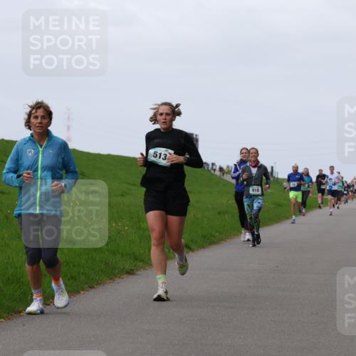 04.05.2025 - 8. Wedeler Halbmarathon Yannick Fuchs http://msf.ph/oto/7833558 04.05.2025 11:21:53 Laufen 513, 910 meine-sportfotos.de