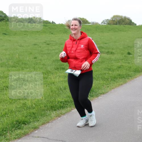 04.05.2025 - 8. Wedeler Halbmarathon Lena Gebhardt http://msf.ph/oto/7833560 04.05.2025 11:22:42 Laufen 1152, 678 meine-sportfotos.de